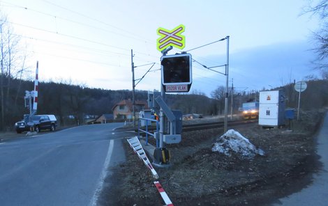 Na železničním přejezdu řidič způsobil škodu za 35 tisíc korun.