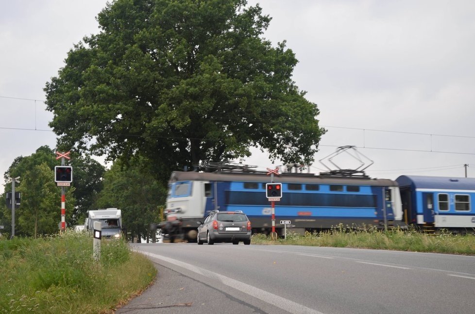 Řidiči na jihu Čech dali rychlíku přednost.