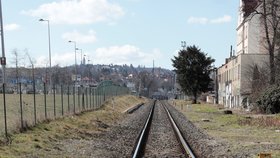 Neopatrného muže zachytil a vážně zranil v Brně-Řečkovicích vlak. Ilustrační foto.
