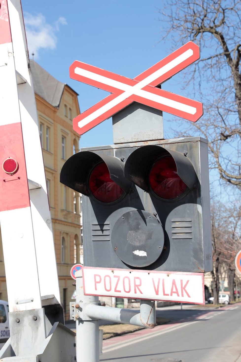 Mezi Mělníkem a Mšenem zavedly České dráhy náhradní autobusovou dopravu