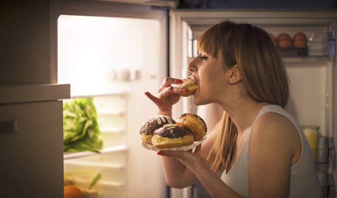 7 tipů, co jíst ve dne, abyste večer a v noci nechtěli vyjídat ledničku? 