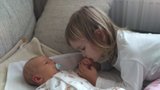 Překotný porod po půlnoci: Tomáška začal rodit tatínek, Kristýnka se těšila na brášku