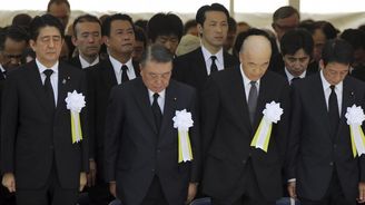 Japonsko zůstane bez jaderných zbraní, slíbil Abe při vzpomínkovém aktu