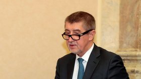 Andrej Babiš zřejmě jedná nerad hladový. Před jednáním vlády se musel posilnit ( 31. 1. 2018).