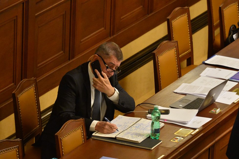 Poslanci jednají o definitivní podobě rozpočtu na příští rok. Premiér Andrej Babiš (ANO) si mezitím plní svůj diář. (19. 12. 2018)