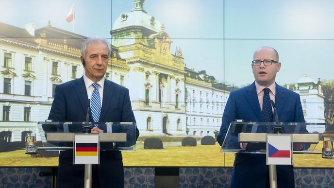 Premiér Bohuslav Sobotka a předseda Spolkové rady Německa a saský ministerský předseda Stanislaw Tillich