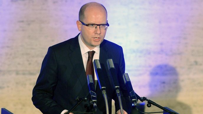 Premiér Bohuslav Sobotka při projevu na slavnostním shromáždění k 25. výročí Sametové revoluce