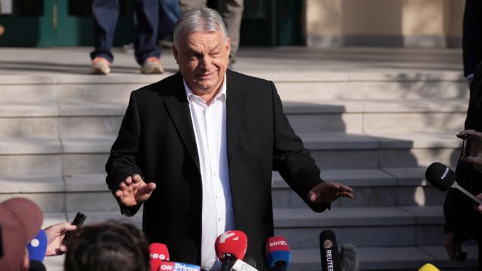 Premiér Maďarska Viktor Orbán u voleb (12. 4. 2026). Premiér Maďarska Viktor Orbán u voleb (12. 4. 2026).