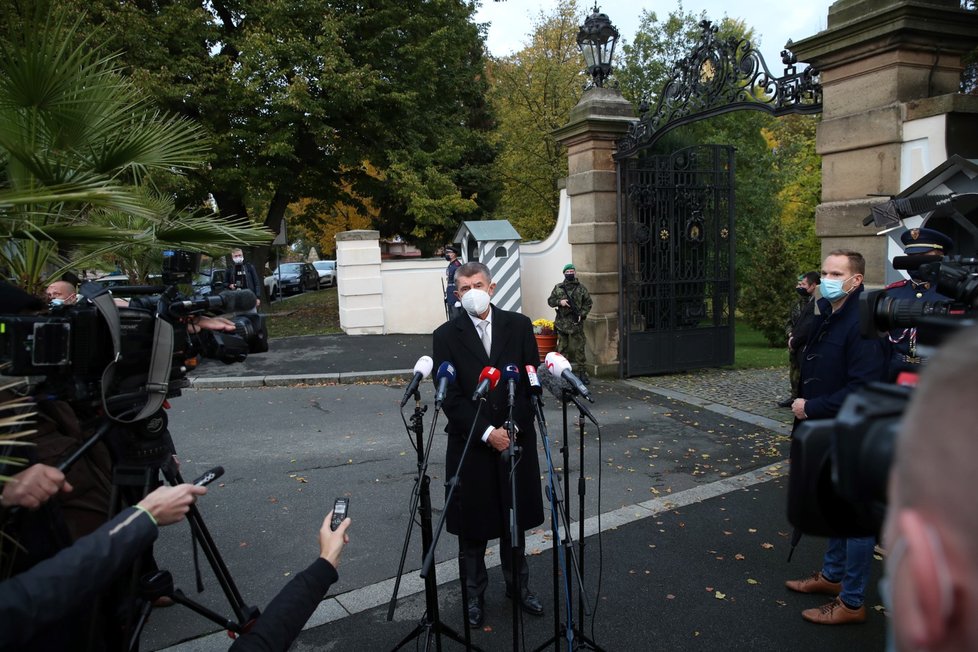 Premiér Andrej Babiš (ANO) po jednání s prezidentem ohledně rezignace ministra zdravotnictví Romana Prymuly (za ANO; 23. 10. 2020)