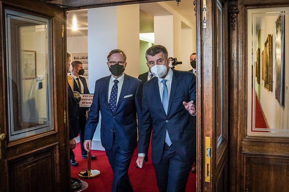 Premiér Petr Fiala (ODS) přebírá funkci od Andreje Babiše (ANO). (17.12.2021)