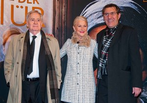 István Szabo, Helen Mirren a Karoly Eperjes na premiéře filmu Za zavřenými dveřmi