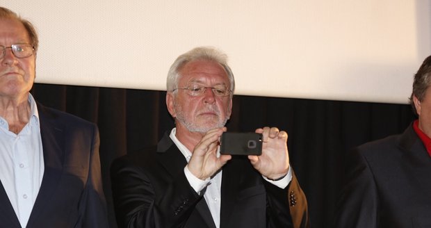 Jaromír Hanzlík si diváky fotil.