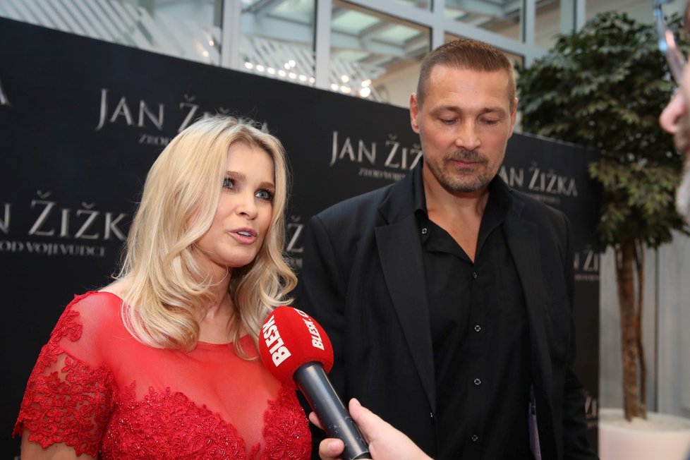 Premiéra filmu Jan Žižka: Petr Jákl s manželkou Romanou Jákl Vítovou