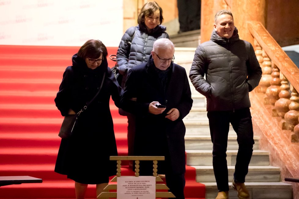 Premiéra Léta s gentlemanem: Jiří Drahoš s manželkou Evou