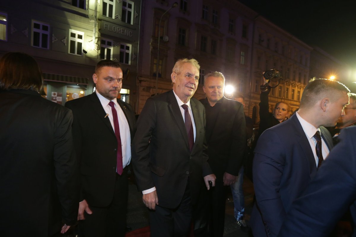 Premiéra muzikálu Čas růží - Miloš Zeman