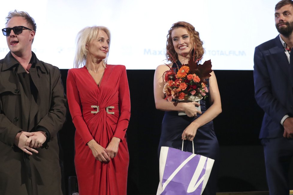 Premiéra filmu Spolu: Veronika Žilková dorazila s přítelem i rodinou.