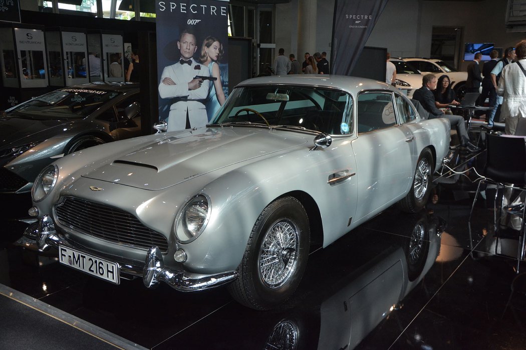 Aston Martin DB5 ze stáje Jamese Bonda