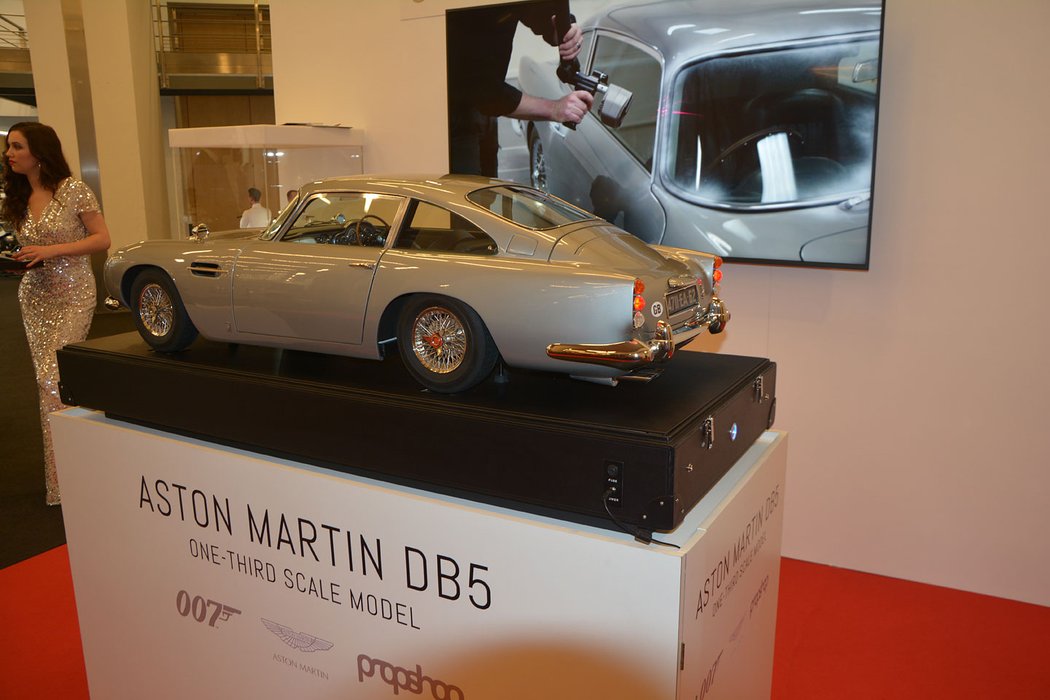 dokonalý filmový třetinový model Aston Martina DB5 ze Skyfall