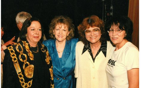 Hvězdy české populární hudby (zleva) Yvonne Přenosilová, Eva Pilarová, Pavlína Filipovská, Marta Kubišová.