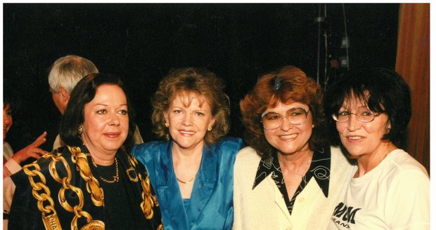 Hvězdy české populární hudby (zleva) Yvonne Přenosilová, Eva Pilarová, Pavlína Filipovská, Marta Kubišová