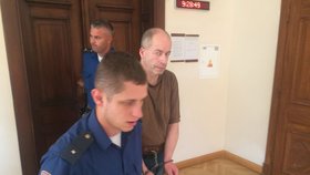 Tomáš Vávra půjde za loňské loupežné přepadení banky v centru Brna na 4,5 roku do vězení. Odvolací soud nepřesvědčil, že se mělo jednat jen o žert.