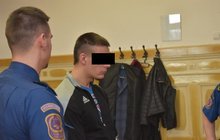 Michal M. (24) s dlouhým nožem... Přepadl školačku (14)!