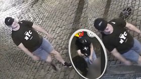 Muž v centru Prahy okradl ženu o kabelku. Předtím na ni namířil pistoli. Hrozí muž až 10 let vězení.