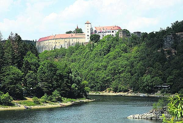 Bítov najdete nad Vranovskou přehradou, kousek od Moravských Budějovic.