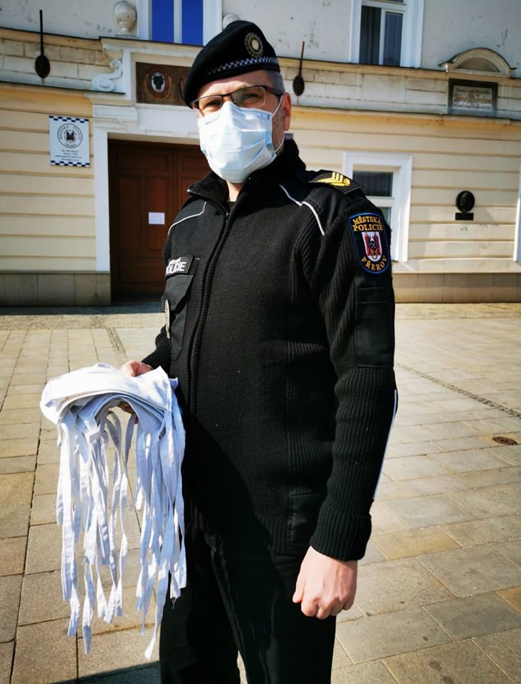 Městská policie v Přerově se čilí nad neschopností vlády: Ochranné pomůcky neposkytnou, nakoupit nedovolí!