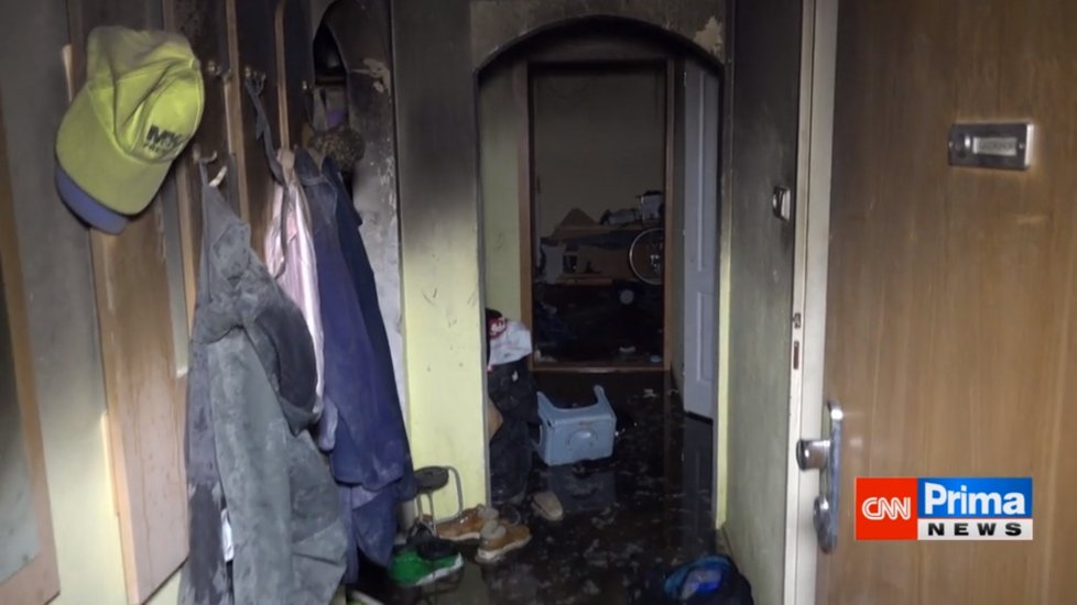 Při požáru v Přerově zůstal v bytě uvězněný chlapec: Svědek popsal detaily události.