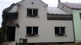 Muž se v Přerově pohádal s rodinou a zapálil dům: Na útěku měl nehodu