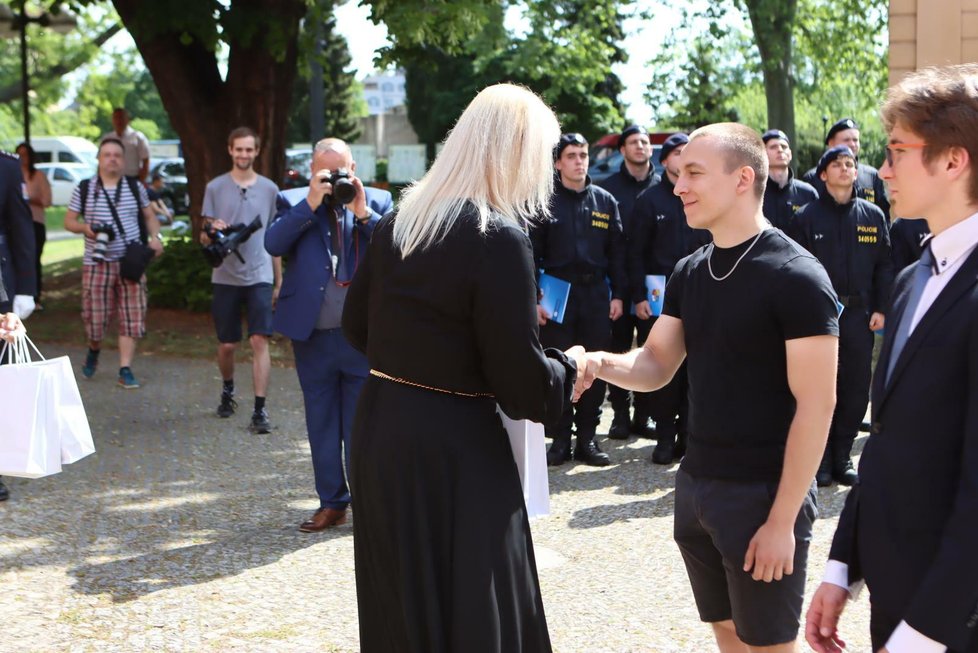 Projekt Přes bariéry s policií opět pomohl, tentokrát sedmnáctileté Dáše.