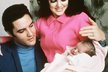 Elvis s Priscillou a novorozenou Lisou Marií