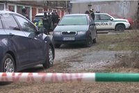 Manželka našla v garáži mrtvé tělo Petra a cizí ženy: Sebevražda nebo náhoda?