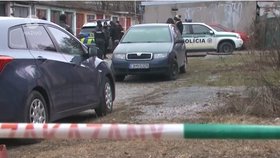 Manželka našla v garáži bezvládné tělo manžela a cizí ženy.