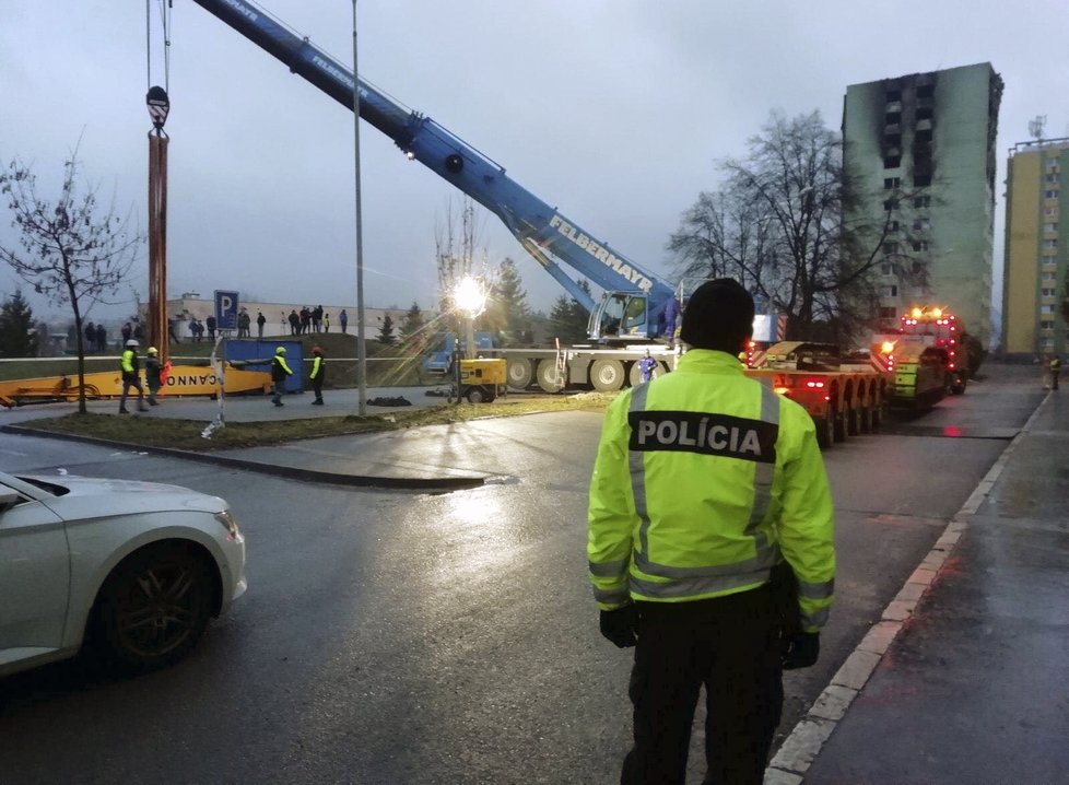 Česká firma bude v Prešově bourat zničený panelový dům.