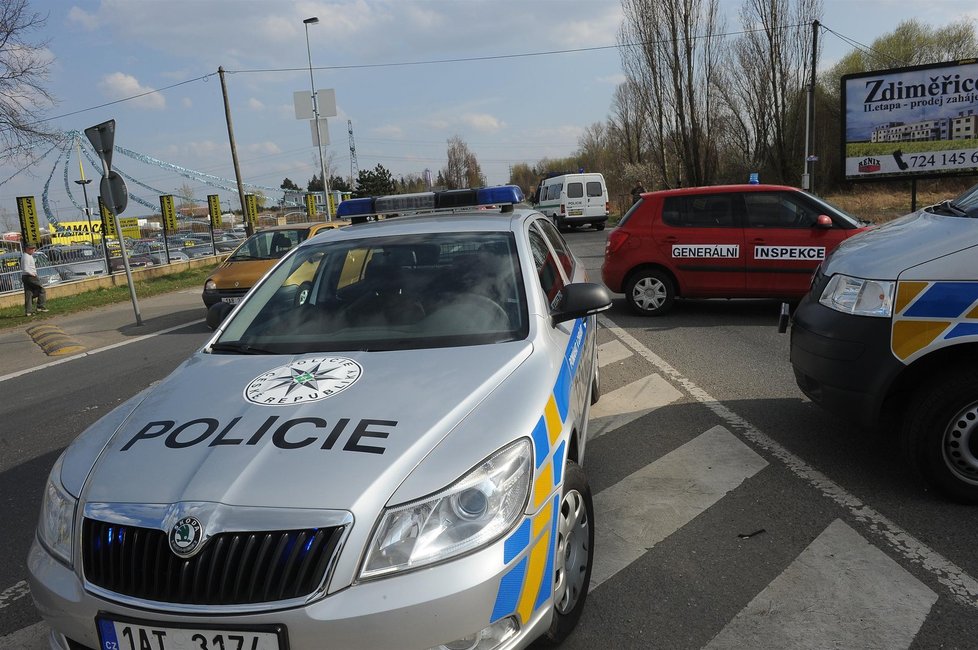 Policisté dnes měli v Praze napilno: Pronásledovali uprchlého pachatele. S poměrně velkou pravděpodobností může jít dokonce o jejich kolegu