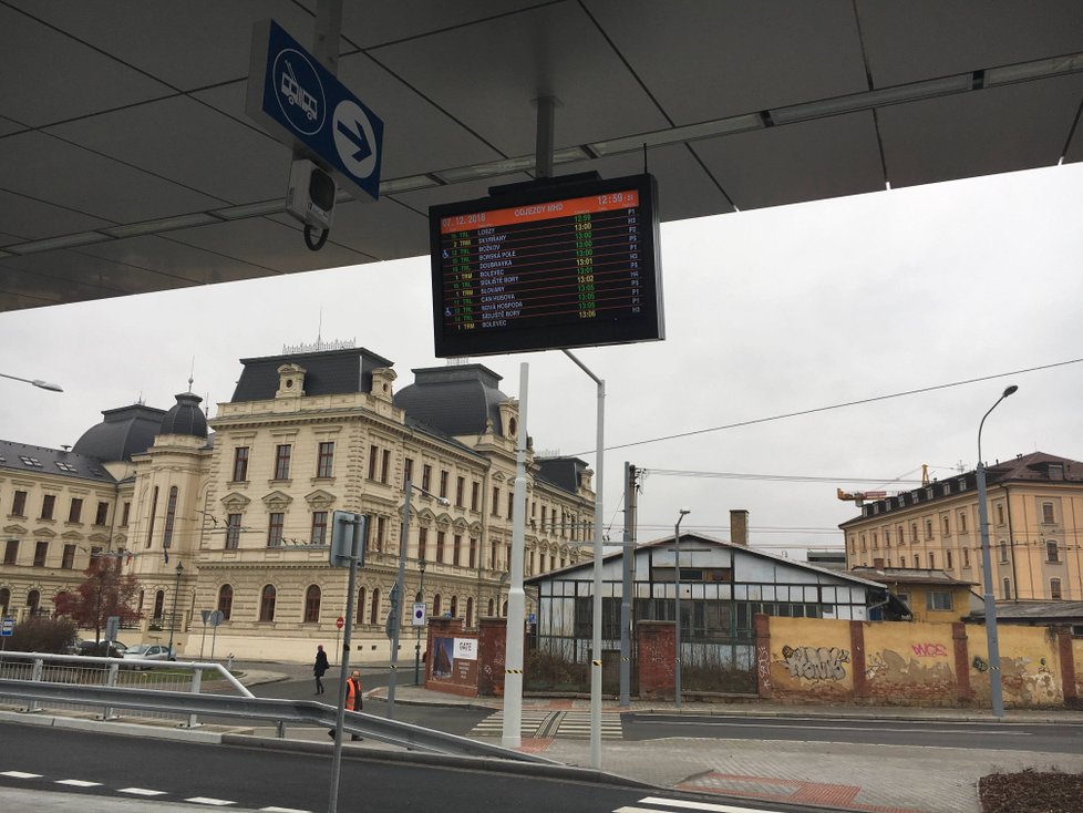 Nový autobusový terminál u hlavního vlakového nádraží v Plzni.