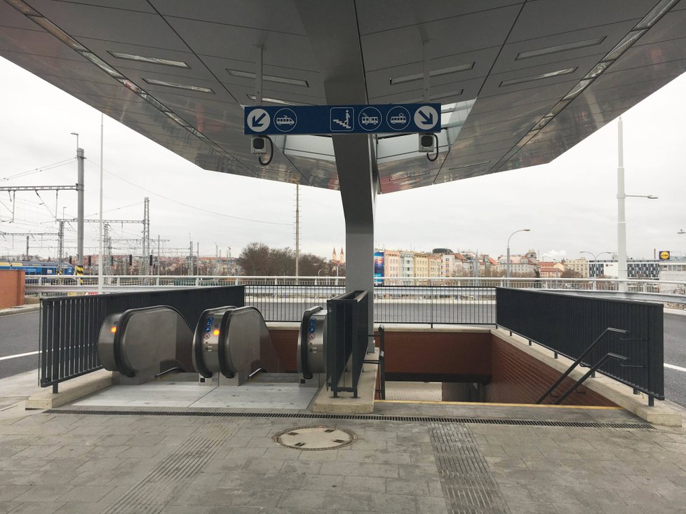 Nový autobusový terminál u hlavního vlakového nádraží v Plzni.