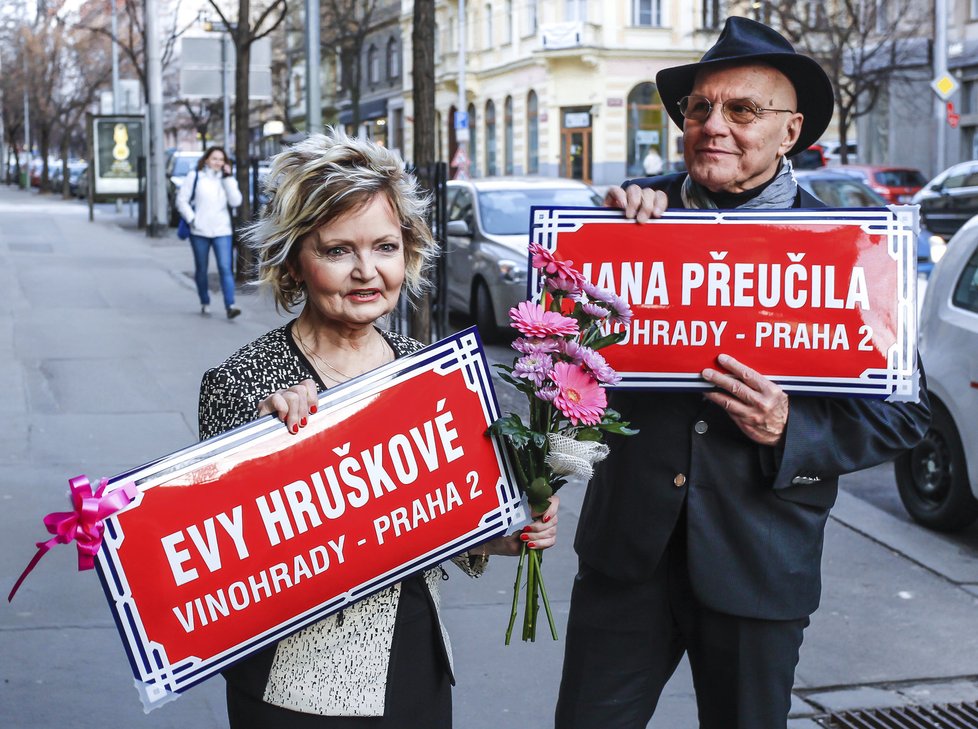 Eva Hrušková a Jan Přeučil slavili narozeniny dohromady. Popřát jim přišlo mnoho známých.