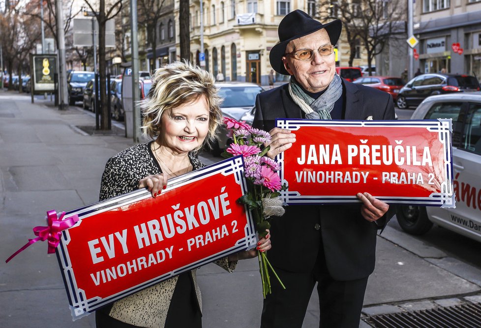Eva Hrušková a Jan Přeučil slavili narozeniny dohromady. Popřát jim přišlo mnoho známých.