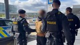 Muž nelegálně převáděl lidi přes ukrajinskou hranici. Zadrželi ho na Kladensku