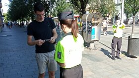 Policisté se v pondělí v centru Brna při preventivní akci zaměřili především na mladou generaci. 