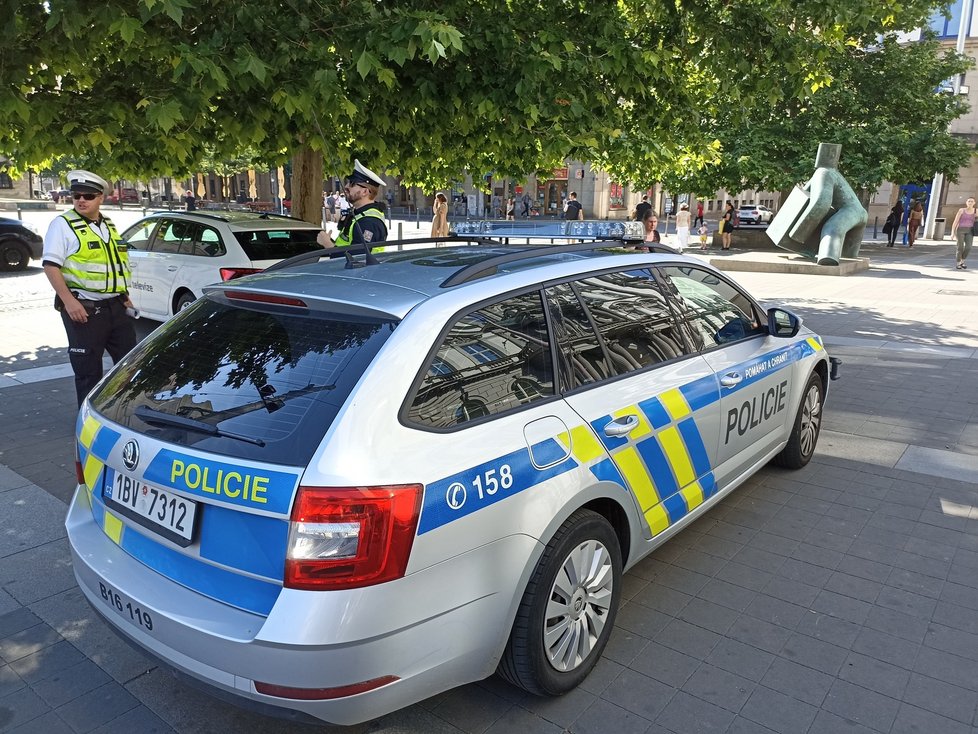 Policisté se v pondělí v centru Brna při preventivní akci zaměřili především na mladou generaci.