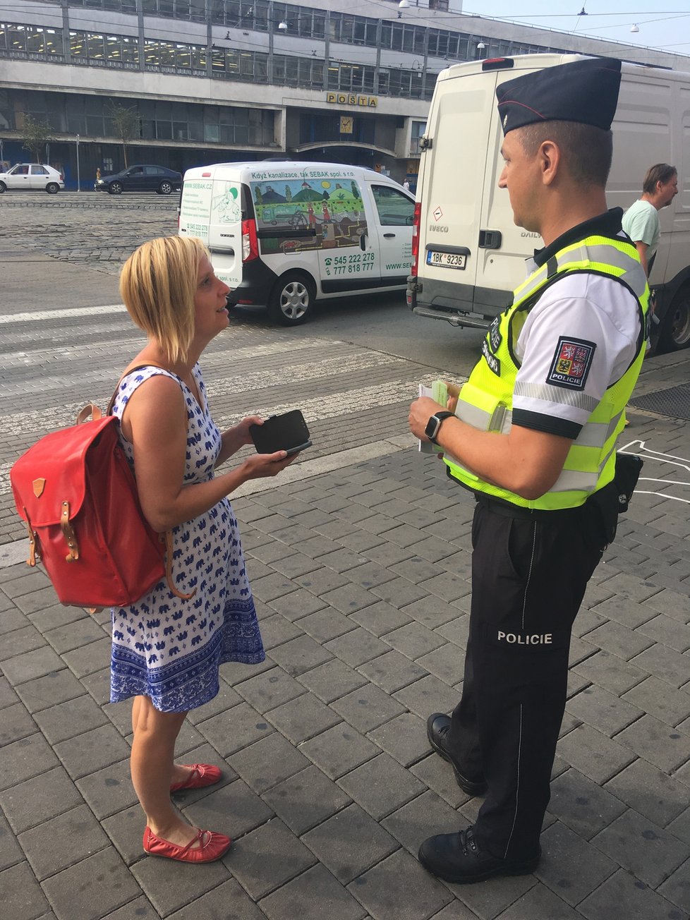 Už budu opatrnější, slibovali někteří chodci poté, co je při preventivní akci policisté upozornili na rizika nesoustředěnosti v dopravně přetížených částech Brna.