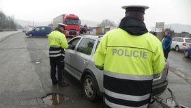 Policisté zadrželi Němce, který ujížděl kradeným autem. Ilustrační foto.