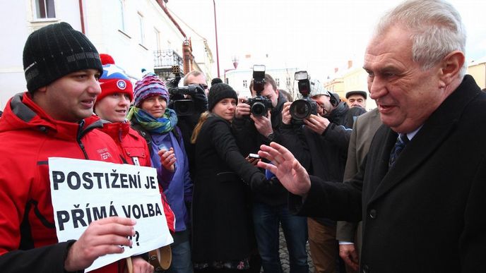 Preziden Miloš Zeman s číšníkem Miroslavem Čondou