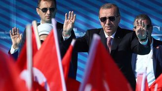 Pomůžeme vám dobýt Rakku, ale bez Kurdů, slíbil Erdogan USA