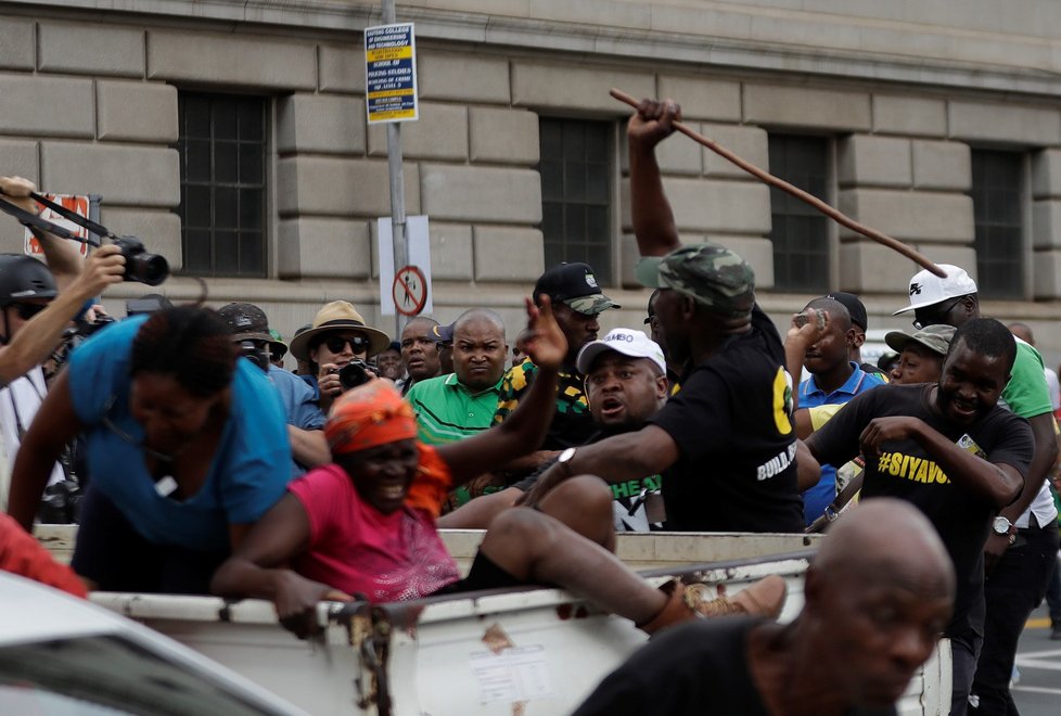 Protest proti prezidentovi Jihoafrické republiky