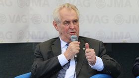 Prezident České republiky Miloš Zeman  podepsal v pondělí 18 novel zákonů.